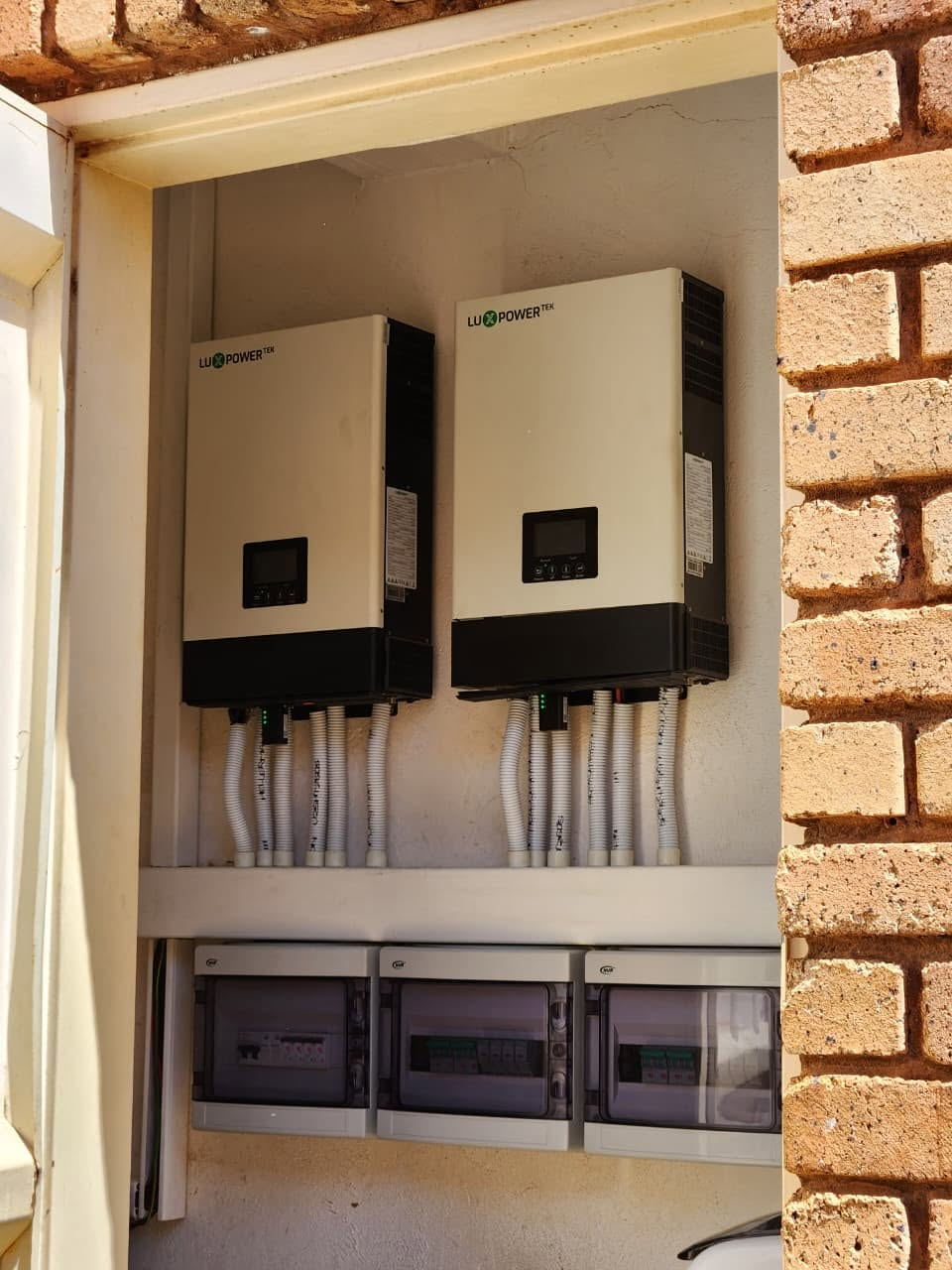 LuxPower hybrid inverter installation